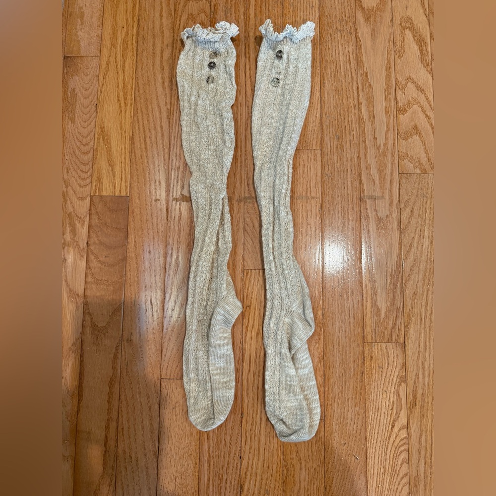 Cream Button-Accent women’s boot Socks